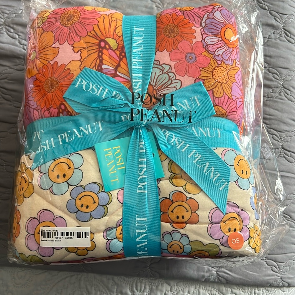 Posh peanut Meadow quilted blanket